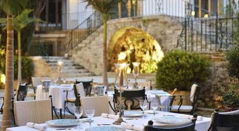 Fine dining outdoor restaurant at hotel.