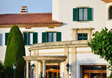 Exterior of hotel entrance.