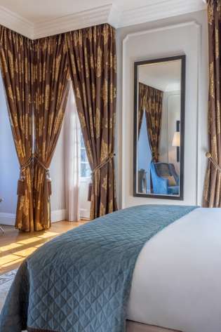 Hotel bedroom in porto.