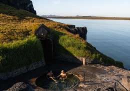 In any icelandic pool, you will likely see friends sitting together and talking about 'allt milli himins og jardar', or everything between the sky and the earth. this saying refers to talking about anything and everything. it's a common pa.