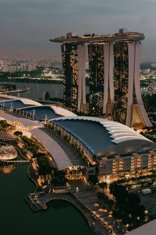 Marina bay in singapore with tall buildings .