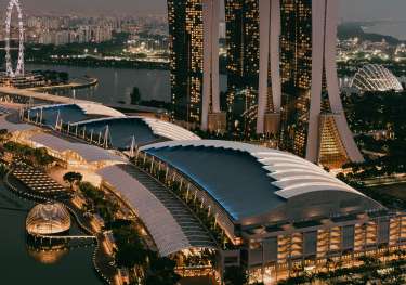 Marina bay in singapore with tall buildings .