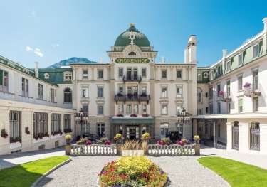 Kronenhof   summer courtyard 1.