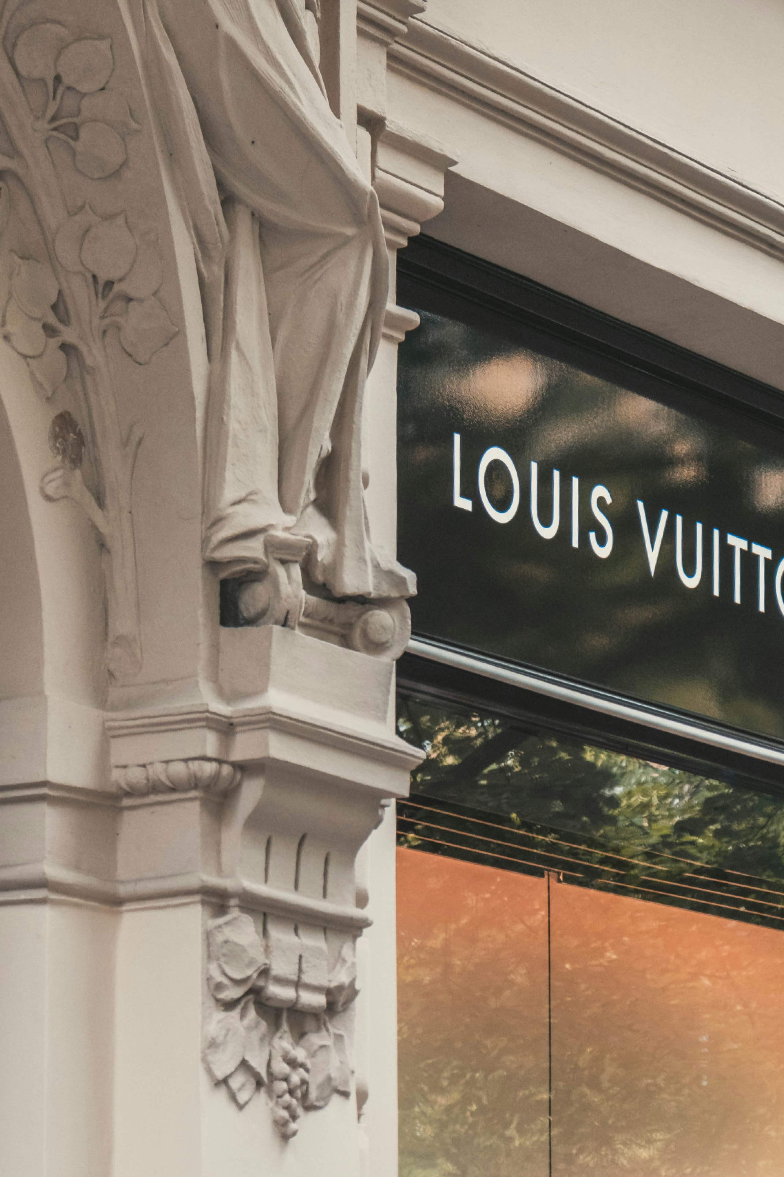 louis vuitton store front 