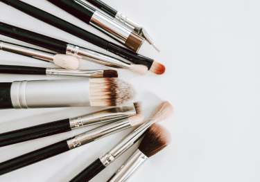 Makeup brushes .