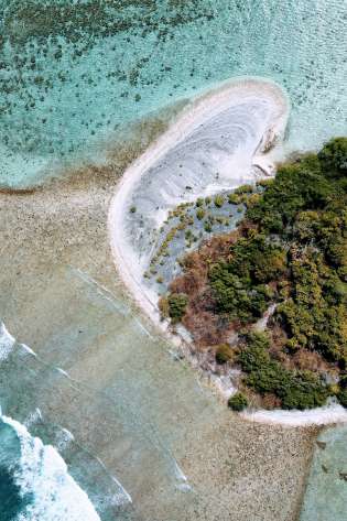 Turquoise sea in the maldives.