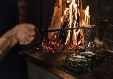 Oyster cooked flambadou preparation (c) pa jorgenssen.