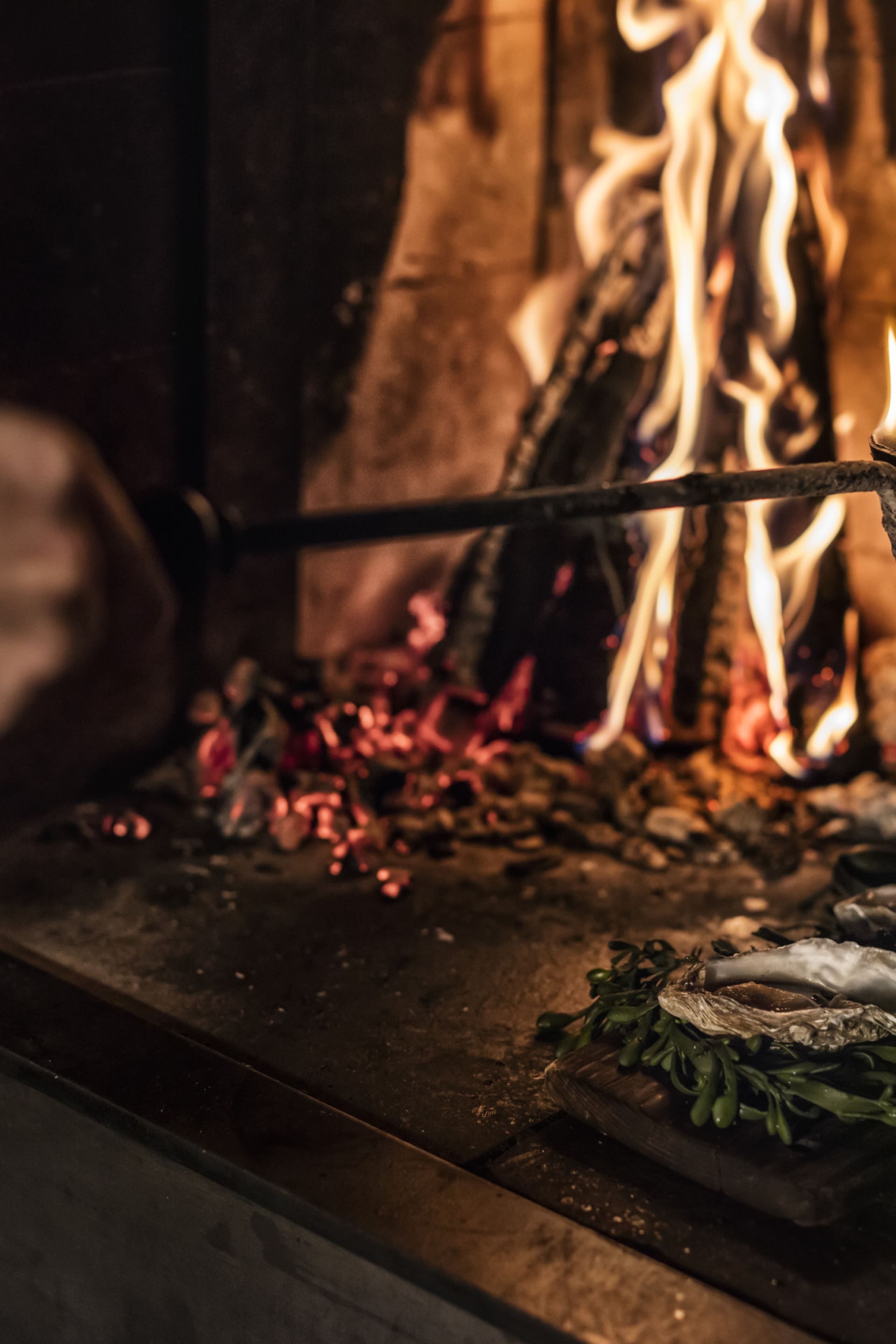 oyster-cooked-flambadou-preparation-(c)-pa-jorgenssen.jpg