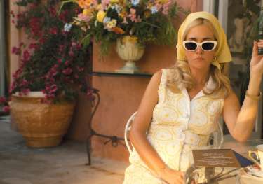 Kristen wig in palm royale tv series.