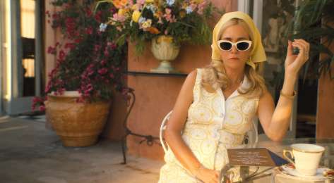 Kristen wig in palm royale tv series.