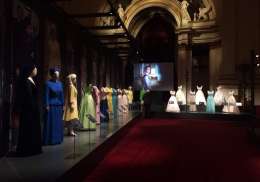 Queen's outfit exhibition.
