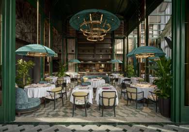 Restaurant with green accents in shanghai.