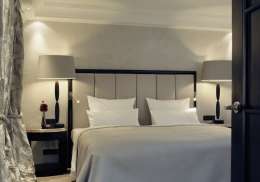 Bayerischer-hof:-a-most-luxurious-hotel-in-munich-bedroom-2.
