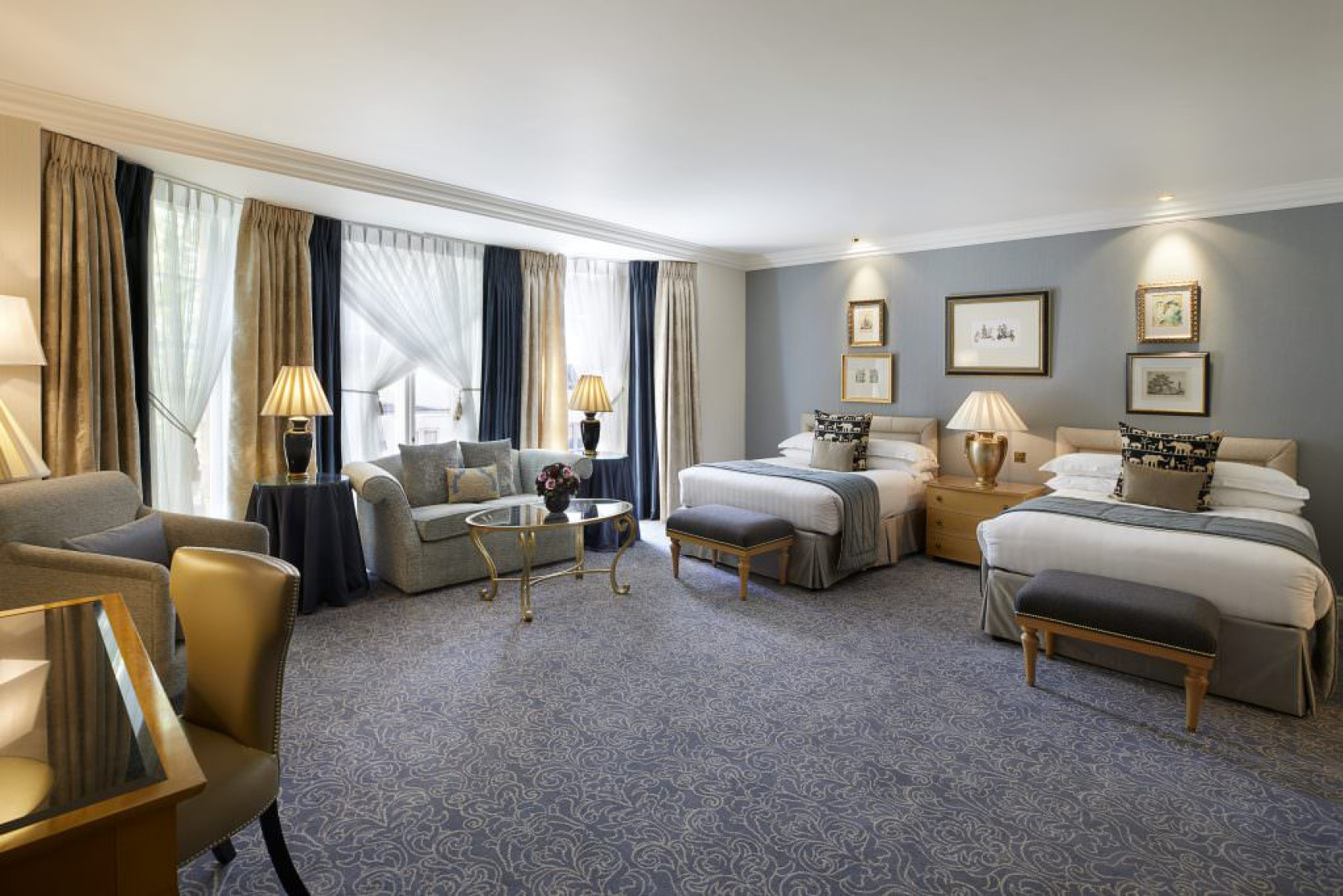 the-landmark-hotel-bedroom