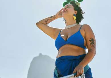 Drummer in rio de janeiro wearing blue outfit.