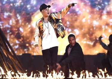 Rs_1024x759 160224125011 1024.justin bieber brit awards performing.1.ms_.022416.