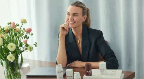 Sara stokes founder of skn to skn.