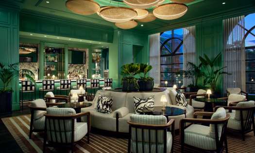 Hotel bar in ritz carlton grand cayman .