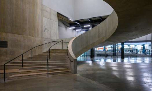 Picture of curved stairs in tate modern.