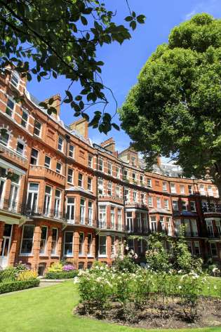 Exterior of the franklin hotel in london.