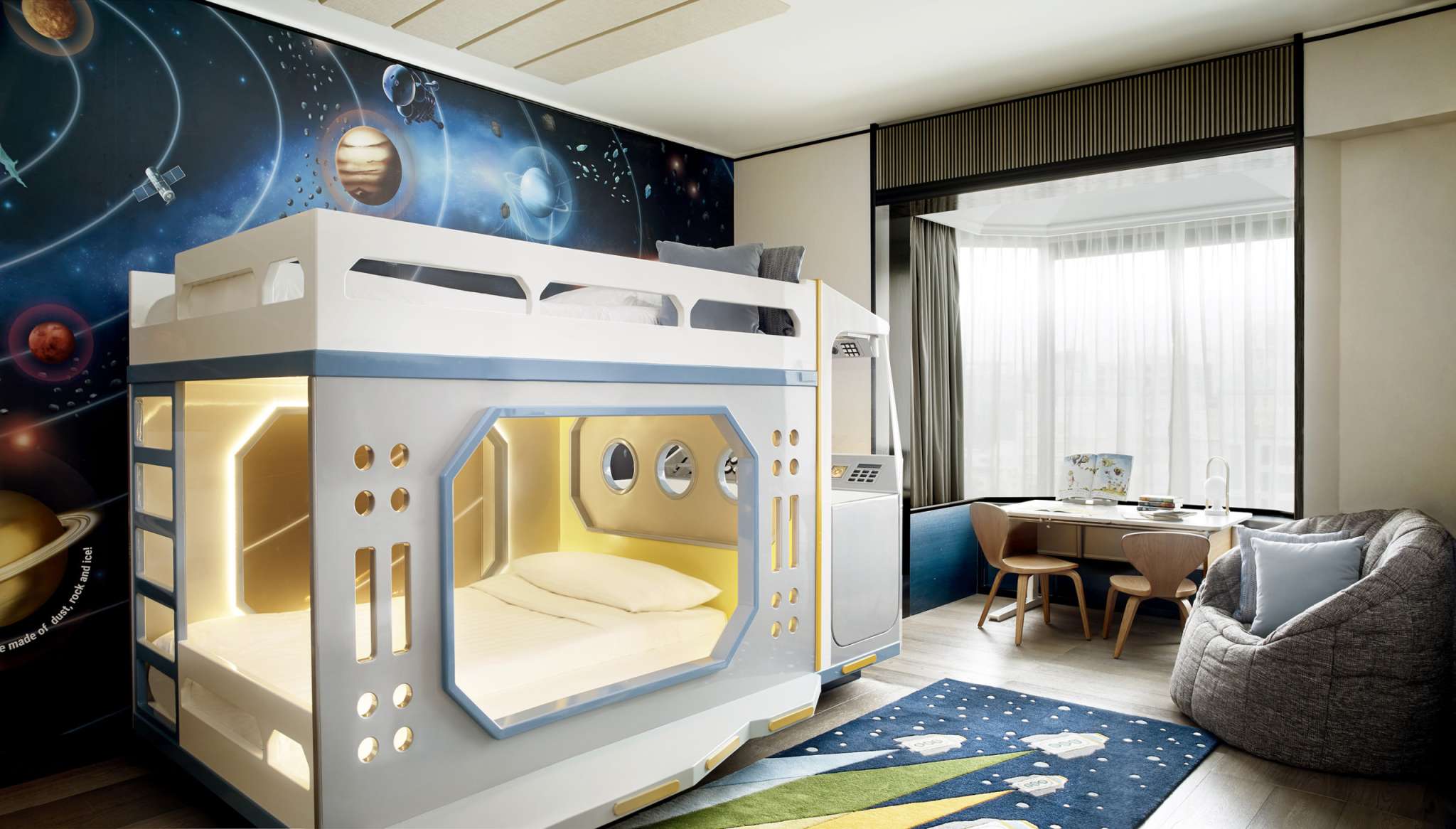 Themed family suite   space room.