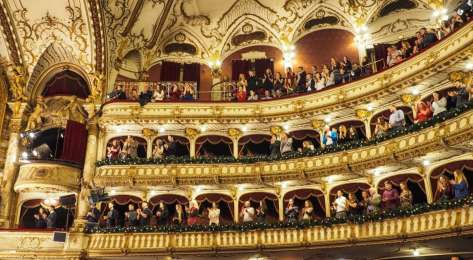 Tips for attending your first theater show 1.