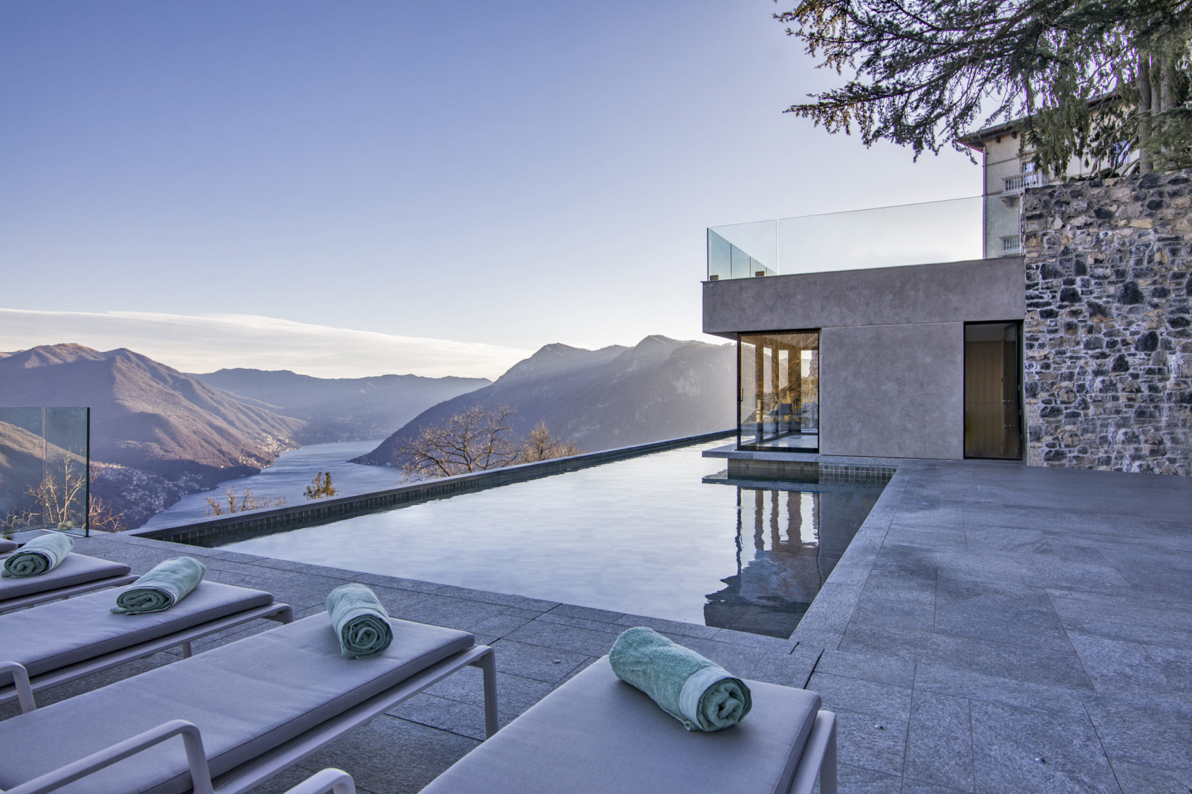 8-bedroom-private-villa-with-incredible-views-of-lake-como