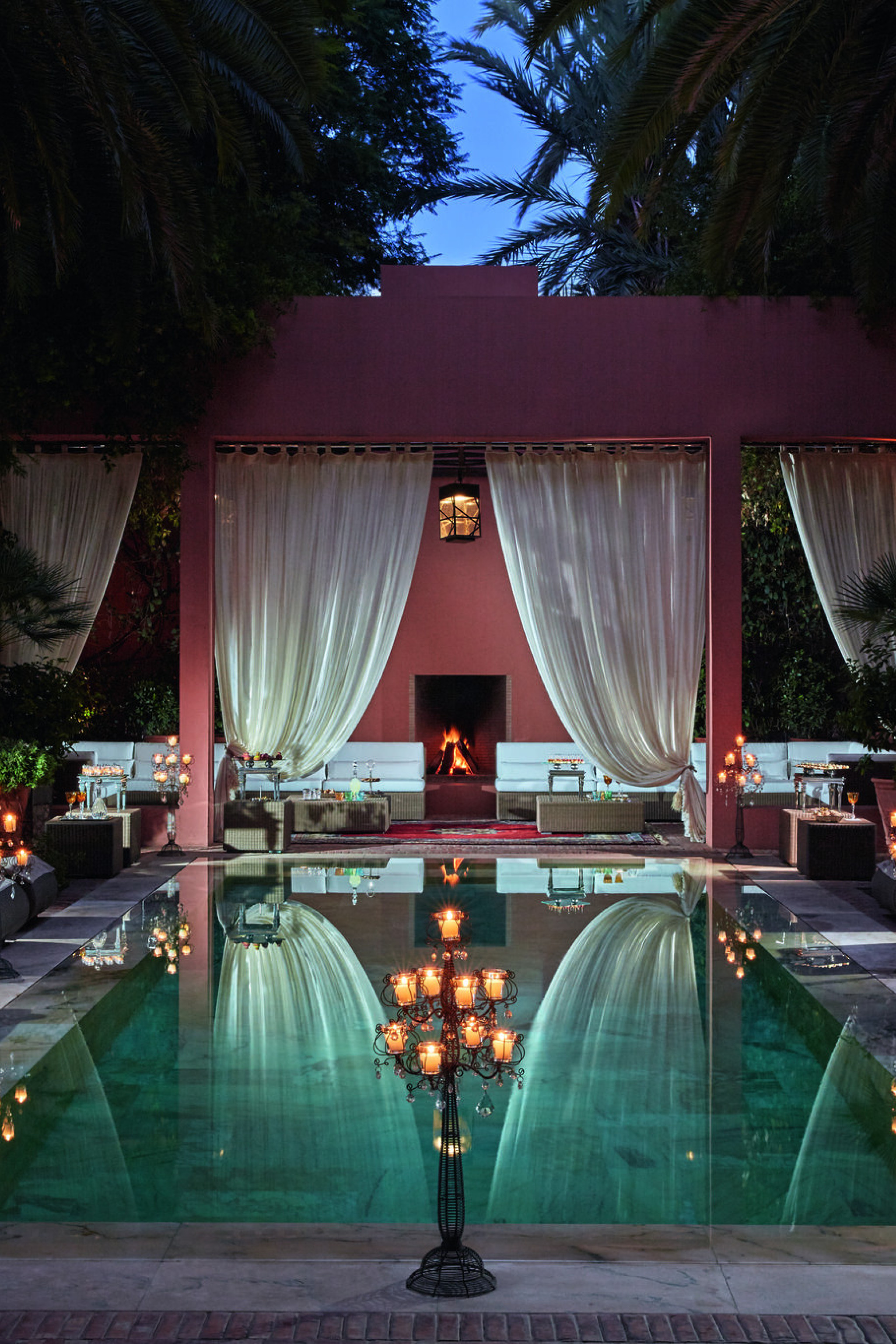 experience-easter-the-ultimate-travel-inspiration-pool-luxury.jpeg