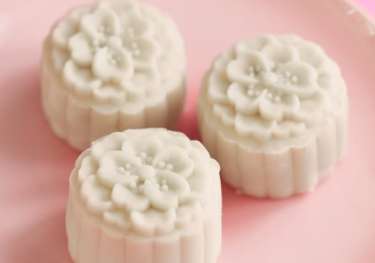 Yauatcha snowskin mooncake 682x1024 1657816424.