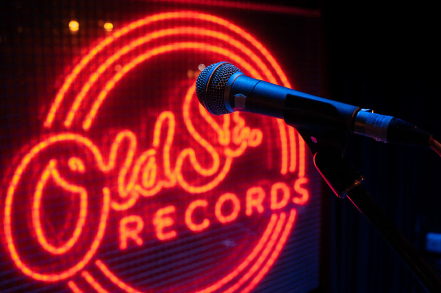 old street records neon sign 