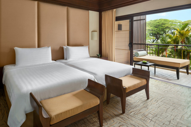 twin bedroom with balcony