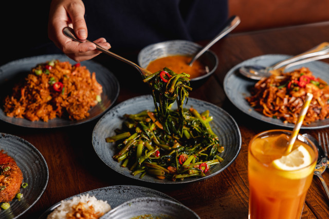 dishes at roti king restaurant 