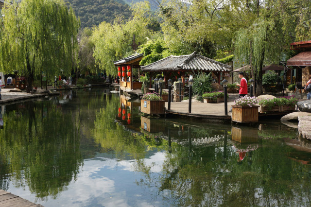 buildings in china located next to river