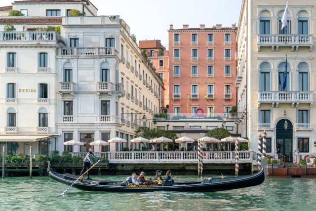 gondola in venice 
