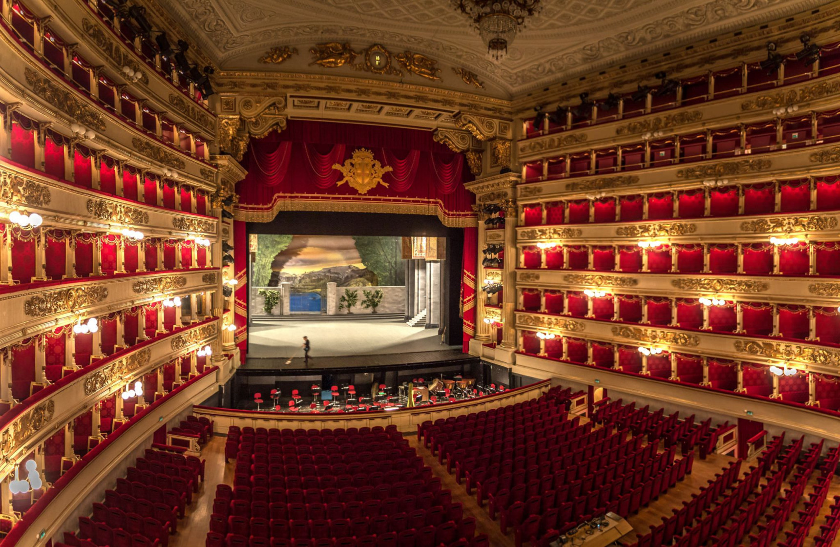 La Scala interior red and gold