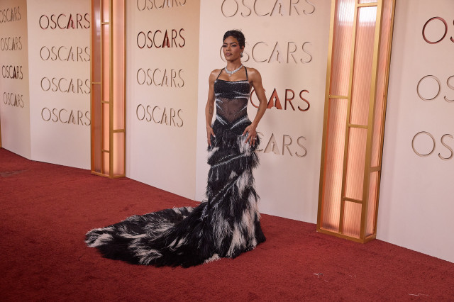 teyana taylor in black and white dress