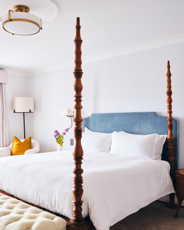 four-posted bed in London hotel 