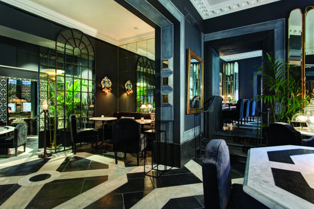 the franklin hotel lounge and breakfast area