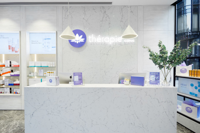 therapie clinic reception area