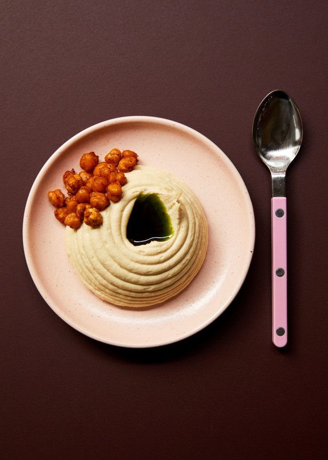 plate of hummus with chickpeas on the side