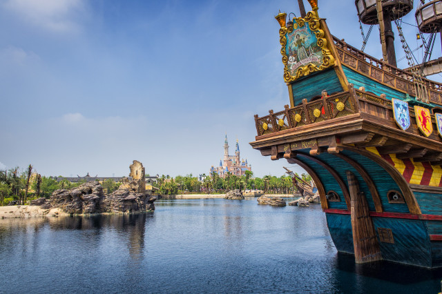 treasure cove at disneyland shanghai